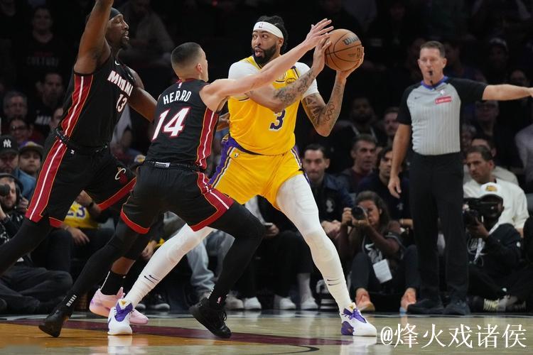 詹姆斯29分无力回天，浓眉仅得8分低迷，热火41分屠湖人创纪录